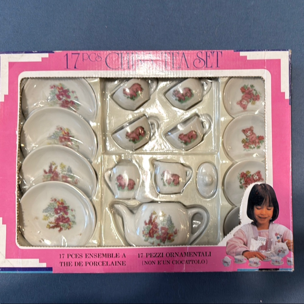 Vintage 17-Piece Bear in the Woods Porcelain Tea Set